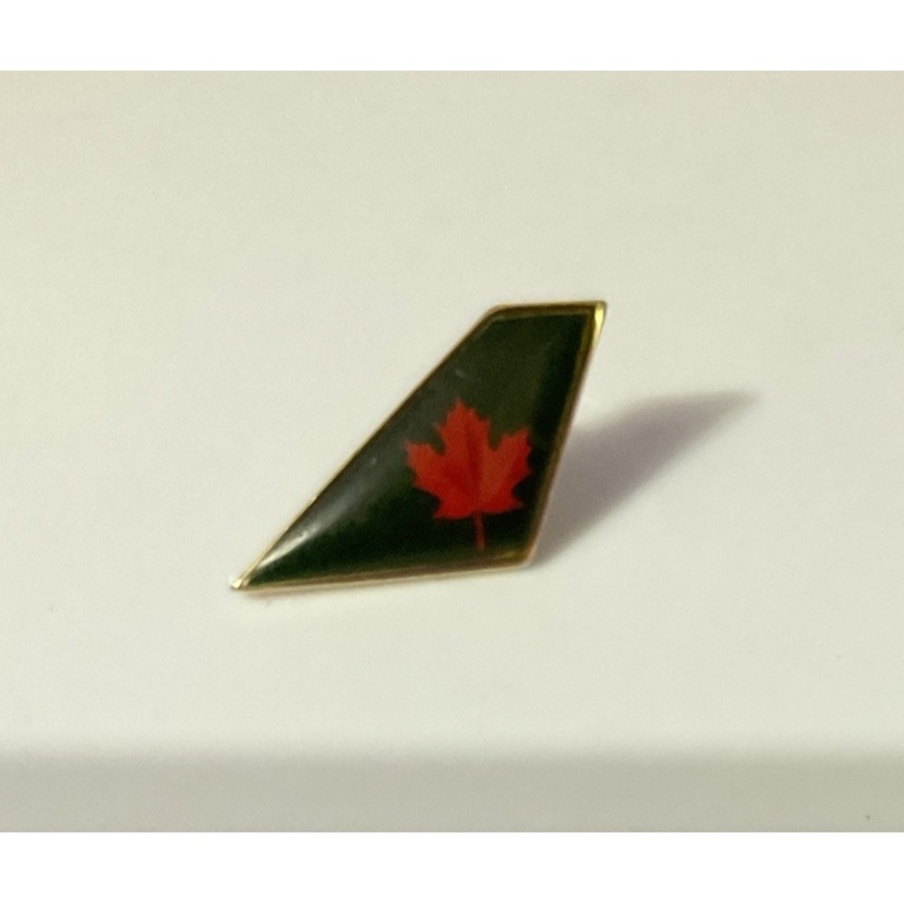 Air Canada Maple Leaf Tail Fin Lapel Pin Aviation Pinback Brooch Gold Tone
